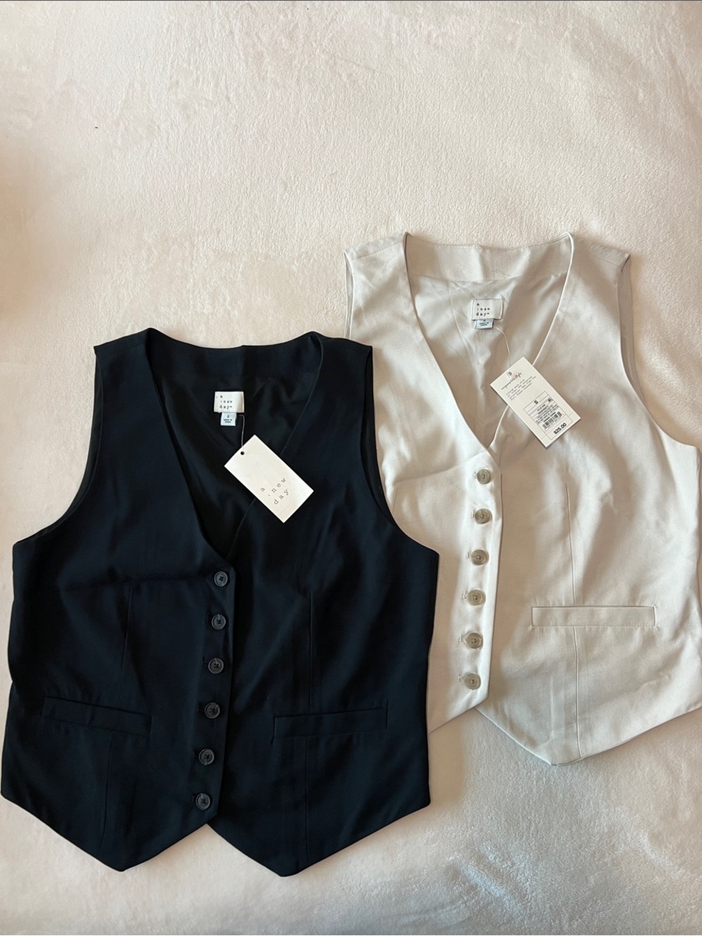 Set of 2 NWT a new day women’s V-Neck Button Vest in Black and Cream